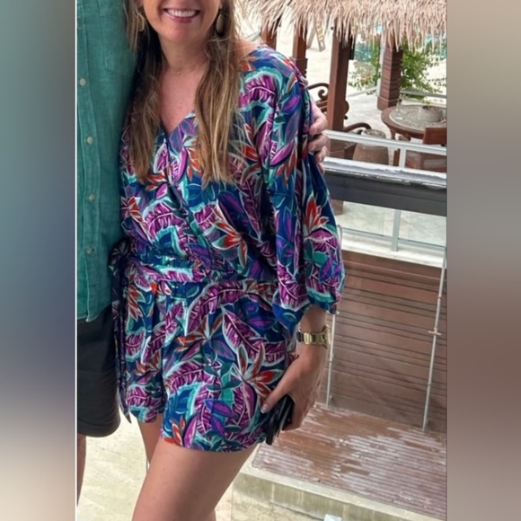 🌟Brand new with tags Lulus Rayon romper🌟 - Picture 15 of 16